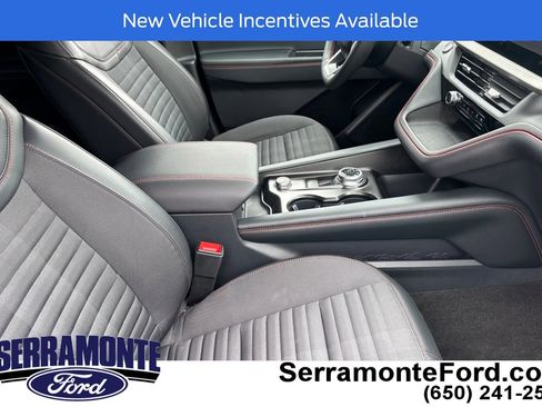 Used 2026 Ford Explorer ST-Line w/ ST-Line Street Pack AWD/4WD image 17