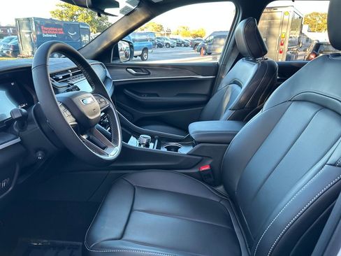 New 2025 Jeep Grand Cherokee L Limited w/ Luxury Tech Group II image 24