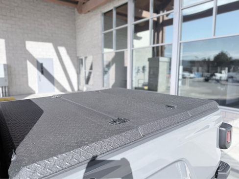 Used 2020 Jeep Gladiator Overland image 8