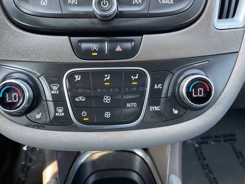 Used 2022 Chevrolet Malibu LT FWD image 19