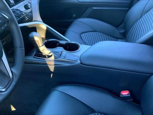 Used 2023 Toyota Camry SE image 18