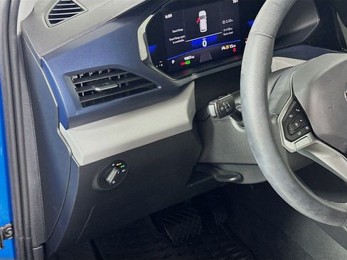 Used 2023 Volkswagen Taos SE image 17