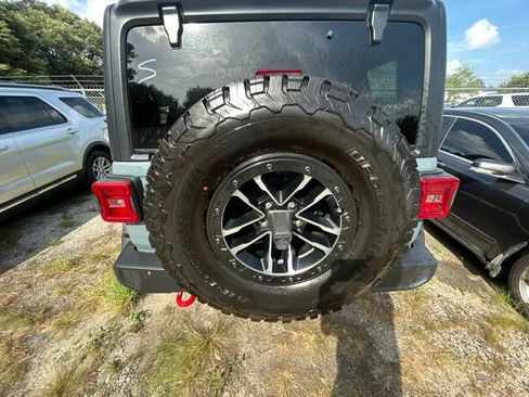 Used 2024 Jeep Wrangler Unlimited Rubicon w/ XTREMEE 35" Tire Package AWD/4WD image 5