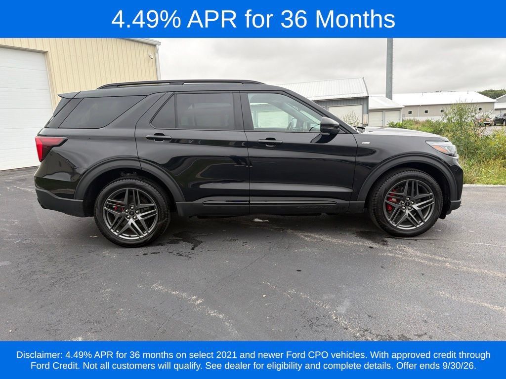 Used 2025 Ford Explorer ST-Line w/ ST-Line Street Pack AWD/4WD image 3