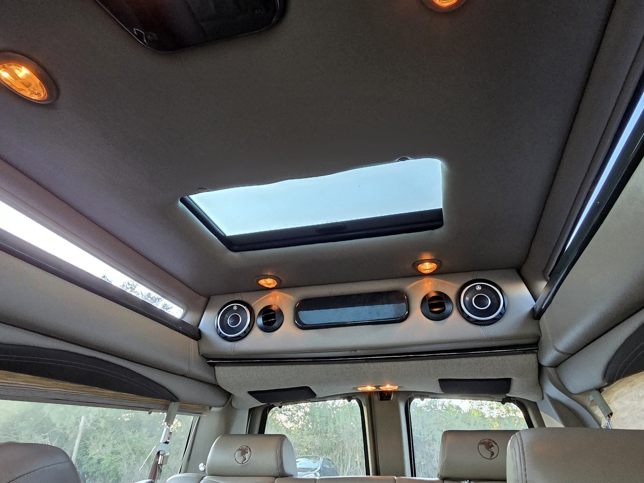 Used 2020 Chevrolet Express 2500 Extended w/ Enhanced Convenience Package RWD image 11
