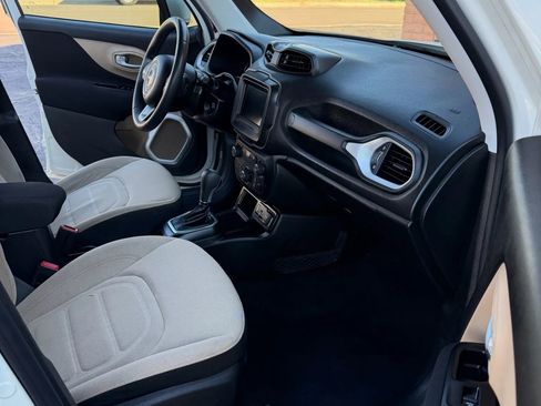 Used 2019 Jeep Renegade Latitude w/ Popular Equipment Group image 12