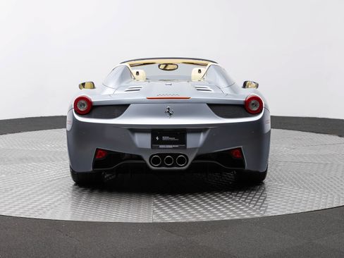 Used 2013 Ferrari 458 Spider RWD image 9