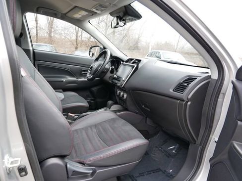 Used 2023 Mitsubishi Outlander Sport SE image 8