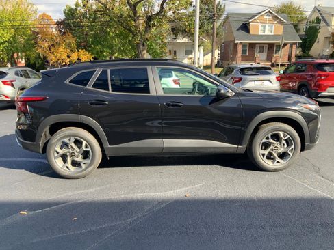 New 2026 Chevrolet Trax LT w/ Driver Confidence Package image 8