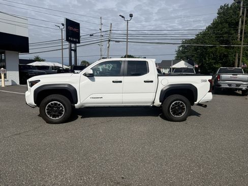 Used 2024 Toyota Tacoma TRD Off-Road AWD/4WD image 6