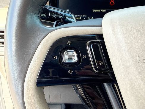 Used 2022 Lincoln Corsair Reserve w/ Equipment Group 201A image 39