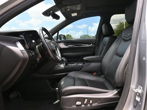 Used 2024 Cadillac XT6 Premium Luxury w/ Technology Package AWD/4WD image 19