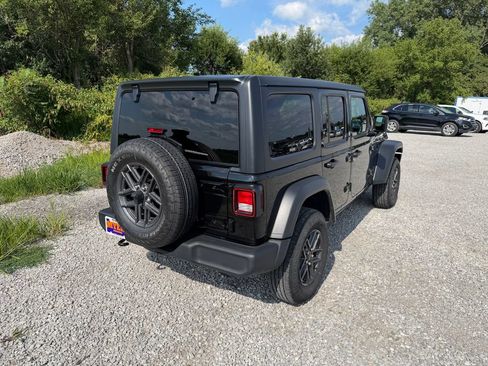 Used 2025 Jeep Wrangler Unlimited Sport AWD/4WD image 14