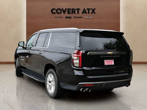 Used 2021 Chevrolet Suburban Premier w/ Premium Package RWD image 3
