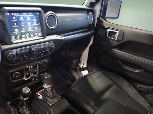 Used 2020 Jeep Gladiator Overland image 24