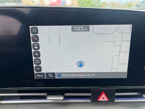 Used 2024 Hyundai Elantra Blue image 24