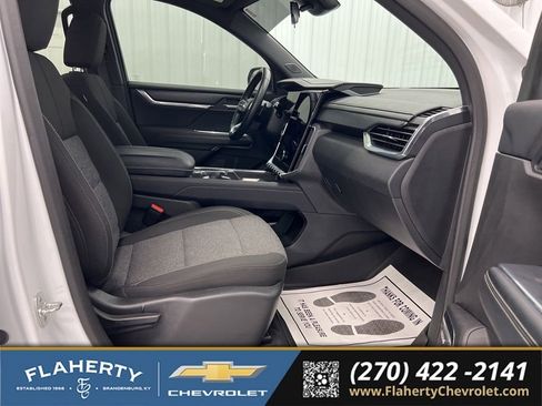 Used 2025 GMC Acadia Elevation FWD image 15