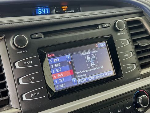 Used 2019 Toyota Highlander LE image 19