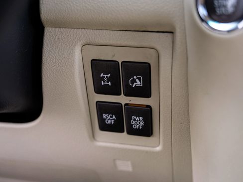 Used 2013 Lexus LX 570 4WD w/ Luxury Pkg image 36