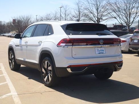 Used 2025 Volkswagen Atlas Cross Sport SE image 6