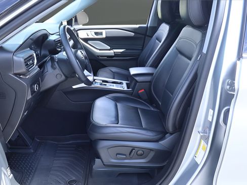 Used 2023 Ford Explorer Limited w/ Limited Technology Package RWD image 14