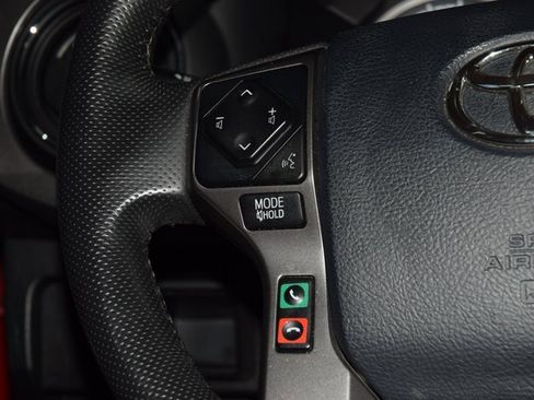 Used 2018 Toyota Tacoma Limited image 35