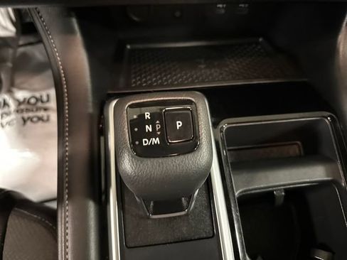 Used 2025 Nissan Pathfinder SL AWD/4WD image 18