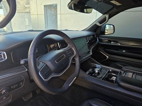 Used 2022 Jeep Wagoneer Series III image 6