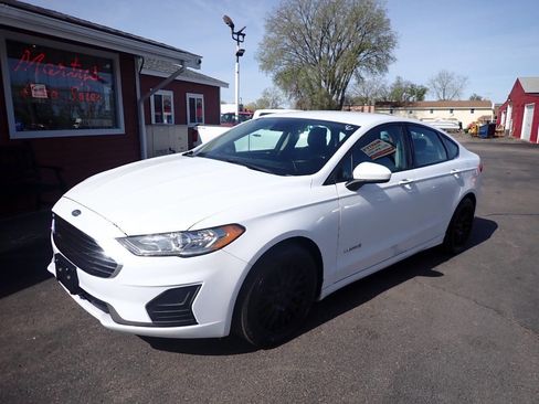 Used 2019 Ford Fusion SE FWD image 3