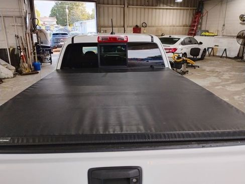 Used 2018 Chevrolet Colorado LT image 13