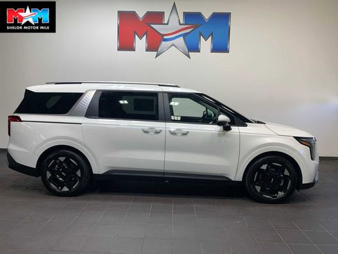 New 2026 Kia Carnival EX image 1