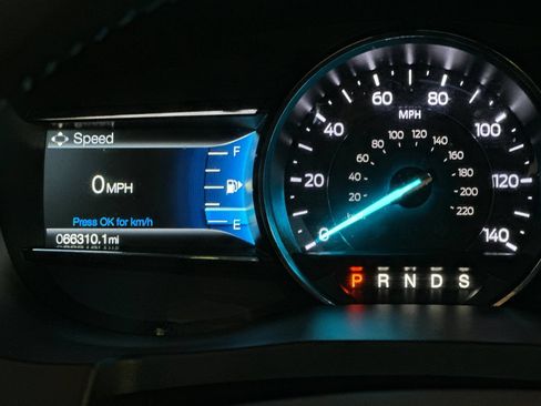 Used 2018 Ford Explorer XLT w/ Equipment Group 202A AWD/4WD image 26