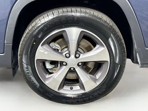 Used 2021 Jeep Cherokee Limited image 31