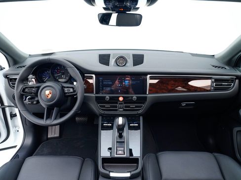 Certified 2026 Porsche Macan AWD/4WD image 17