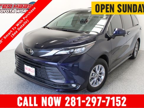 Used 2026 Toyota Sienna XLE FWD image 1