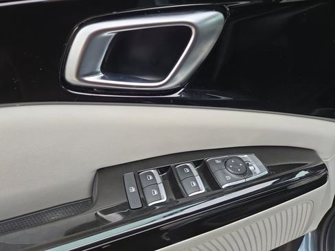 Used 2024 Kia Carnival EX image 15