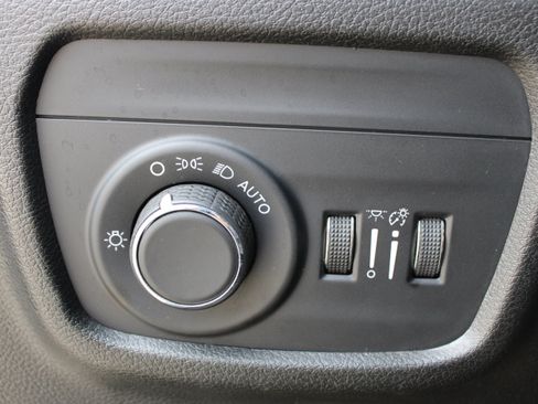 Used 2023 Jeep Grand Cherokee Altitude AWD/4WD image 33