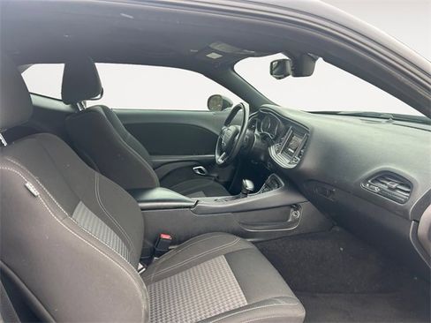 Used 2022 Dodge Challenger SXT image 15