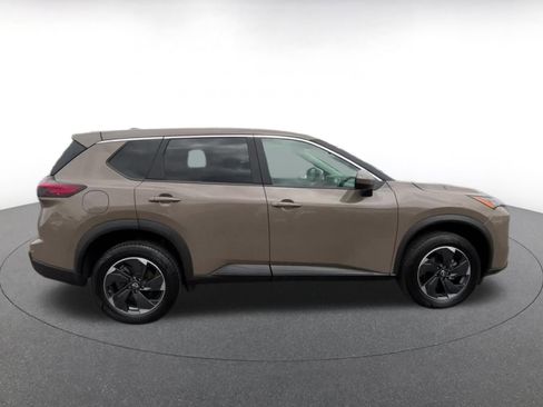 Used 2025 Nissan Rogue SV AWD/4WD image 16