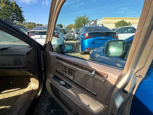 Used 1994 Buick Roadmaster Sedan image 10