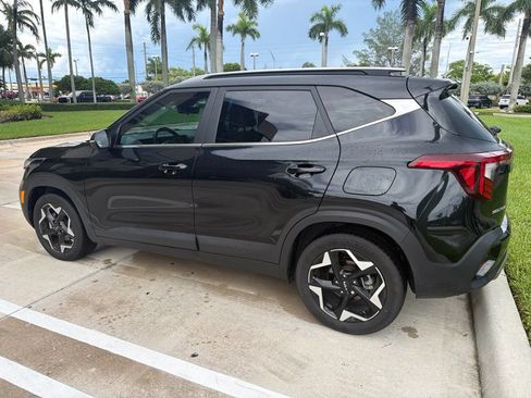 Used 2024 Kia Seltos EX FWD image 11