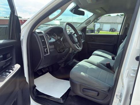 Used 2018 RAM 3500 Tradesman w/ Chrome Appearance Group AWD/4WD image 2