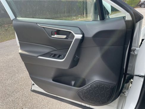 Used 2025 Toyota RAV4 XLE image 20