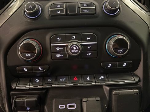 Used 2020 Chevrolet Silverado 1500 RST AWD/4WD image 9