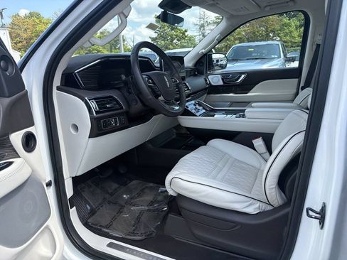 Certified 2023 Lincoln Navigator Black Label AWD/4WD image 12