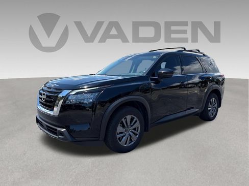 Used 2025 Nissan Pathfinder SV w/ SV Premium Package FWD image 1