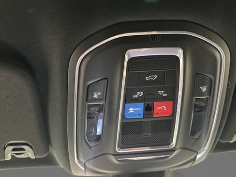 Used 2024 Jeep Wagoneer L Series II w/ Flexible Seating Group AWD/4WD image 18