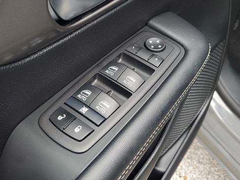 Used 2025 Chrysler Pacifica Select FWD image 19
