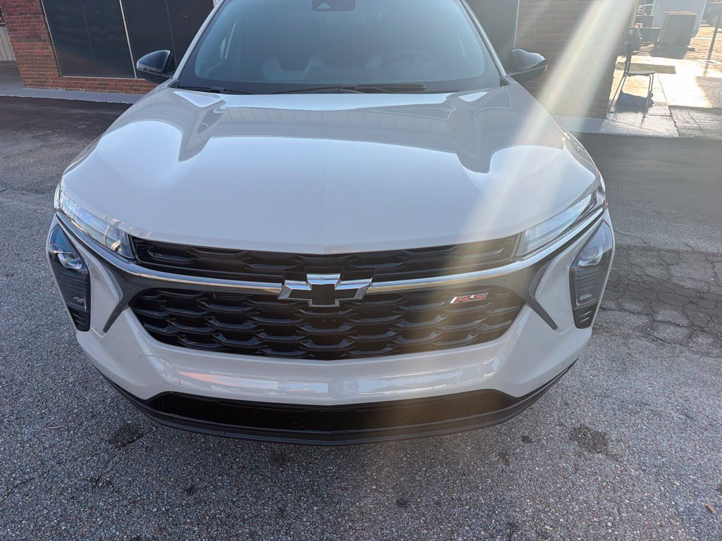 New 2026 Chevrolet Trax RS w/ Sunroof Package FWD image 2