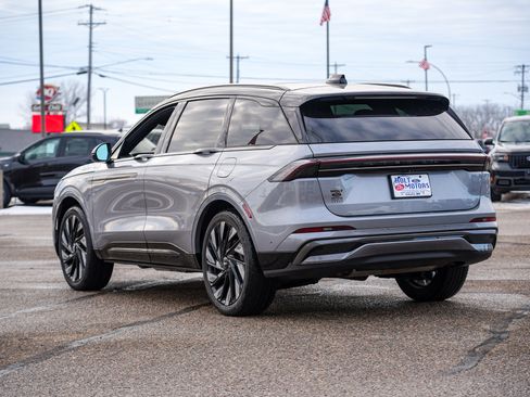 Used 2024 Lincoln Nautilus Reserve w/ Equipment Group 202A image 6